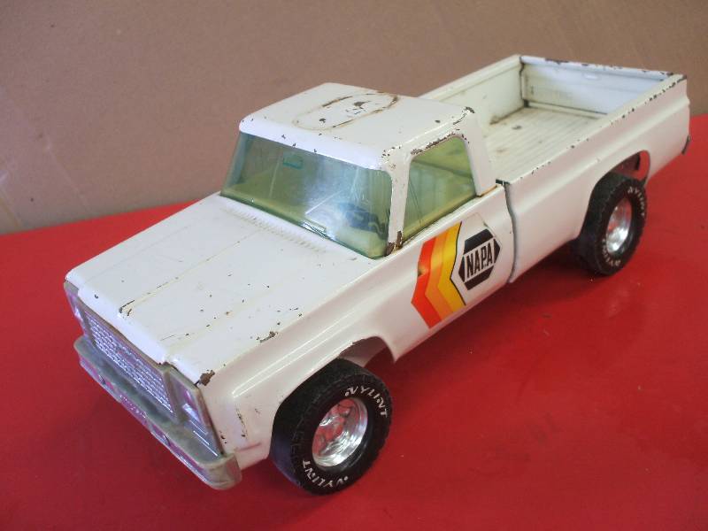 lot 36 image: Napa Pickup Truck