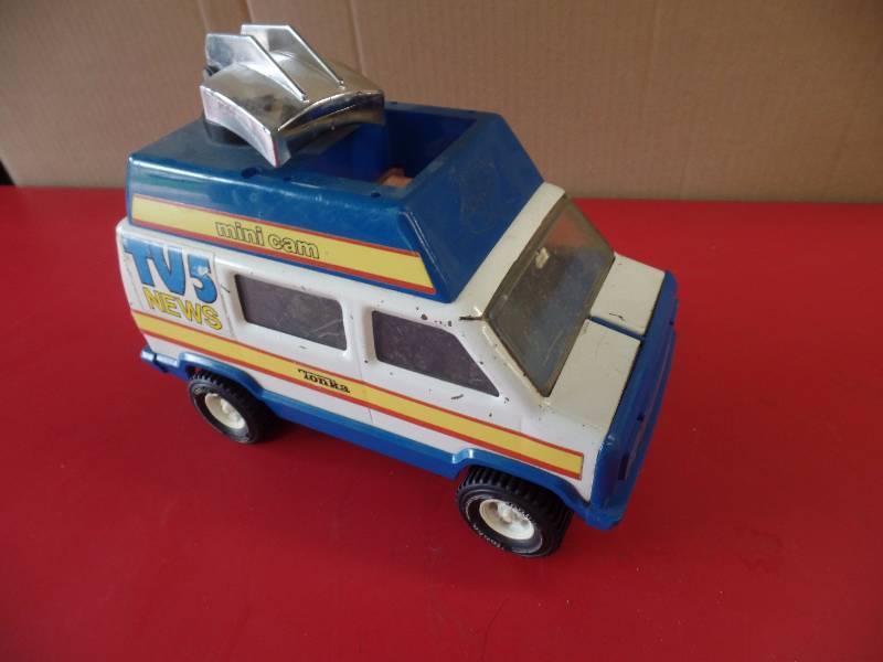 lot 40 image: Reporter Van