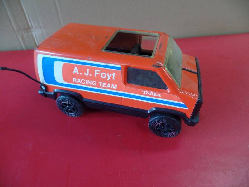 lot 41 image: Racing Team Van