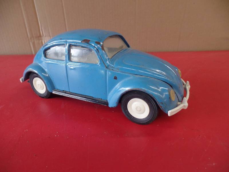 lot 48 image: Beetle