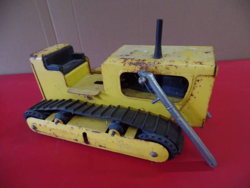 lot 61 image: Bulldozer