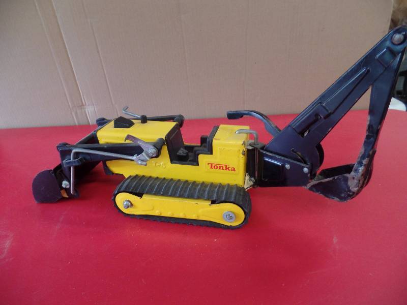 lot 64 image: Bulldozer