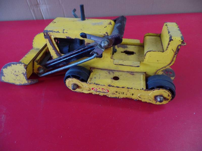 lot 65 image: Bulldozer