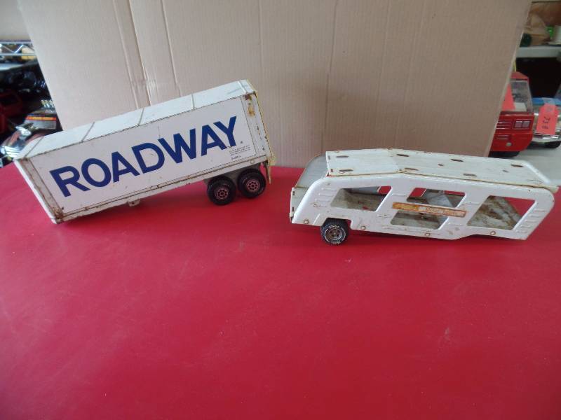 lot 74 image: Semi Trailer Attachments