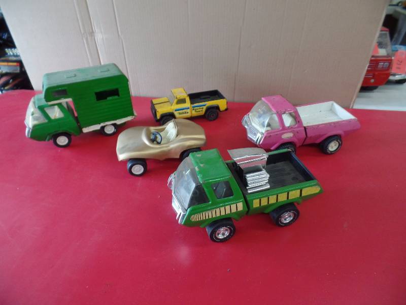 lot 75 image: 5 Tonka Toys