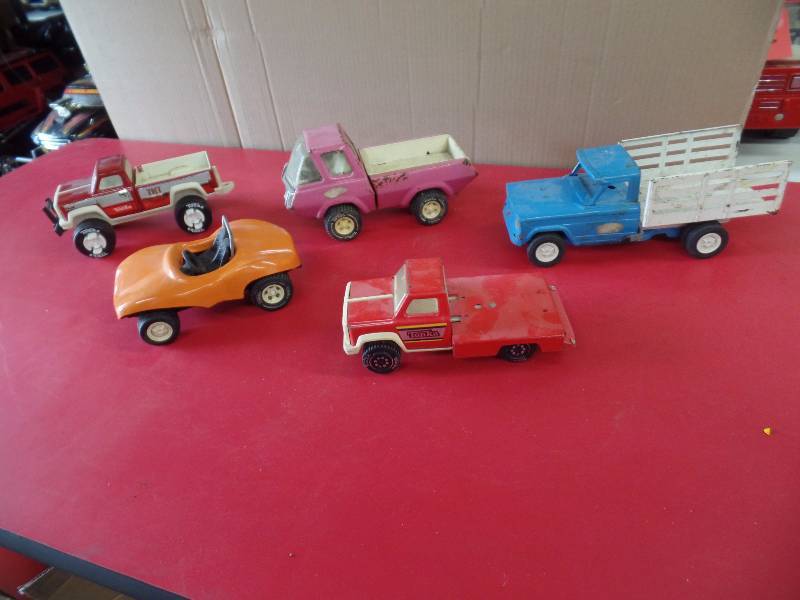 lot 79 image: 5 Tonka Toys