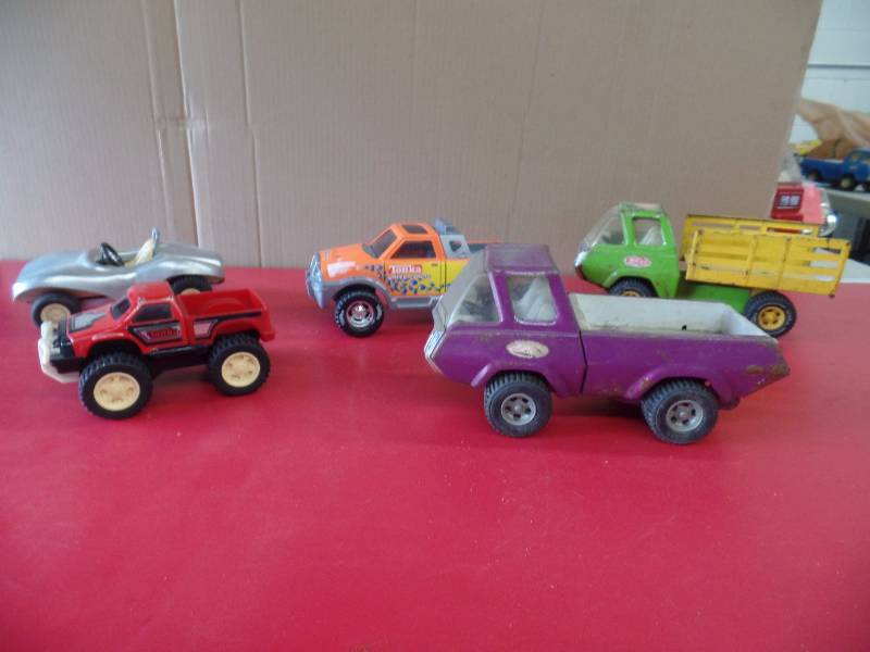 lot 80 image: 5 Tonka Toys