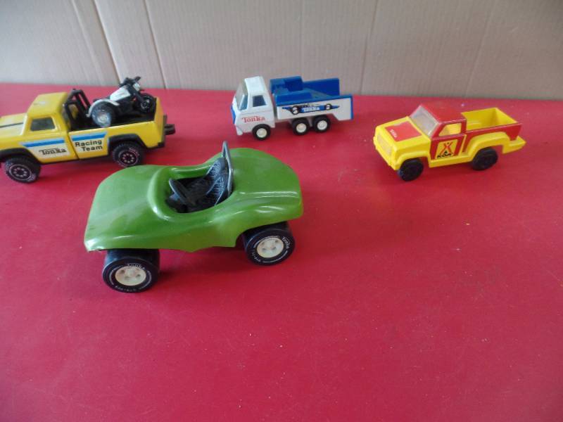 lot 82 image: 4 Tonka Toys