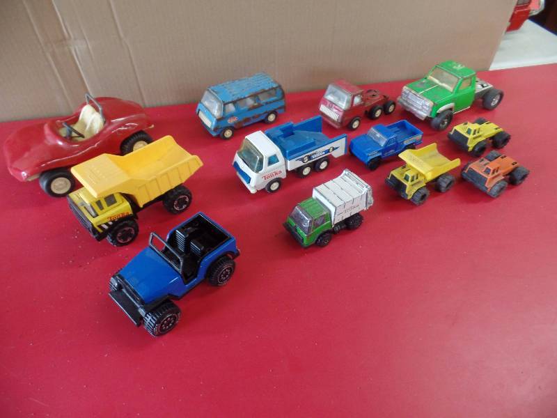 lot 89 image: 12 Tonka Toys