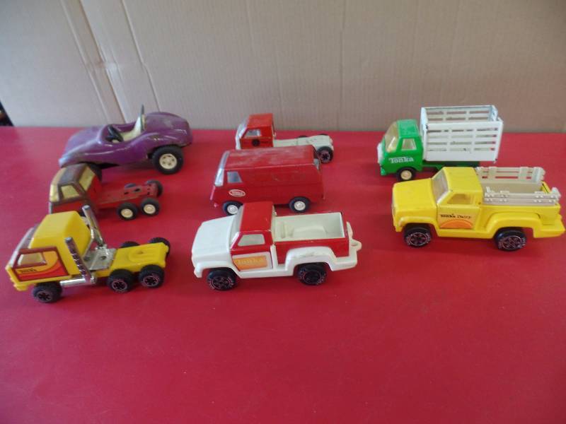 lot 91 image: 8 Tonka Toys