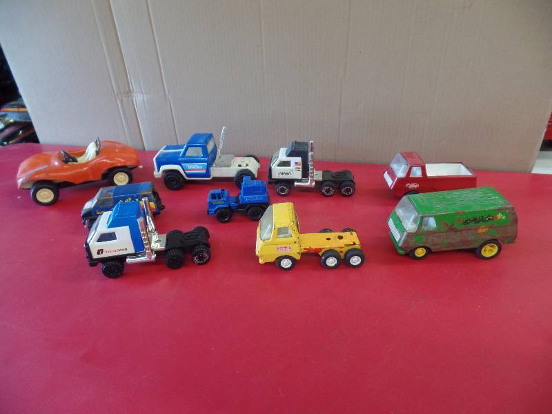 lot 92 image: 9 Tonka Toys