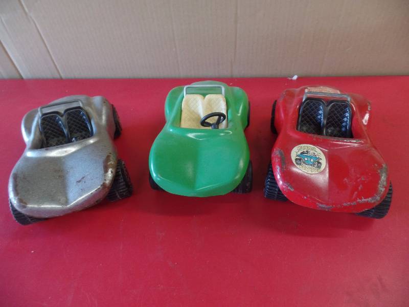 lot 98 image: 3 Tonka Buggies