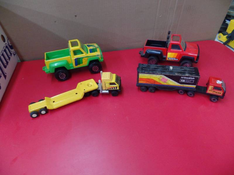 lot 106 image: 4 Tonka Vehicles