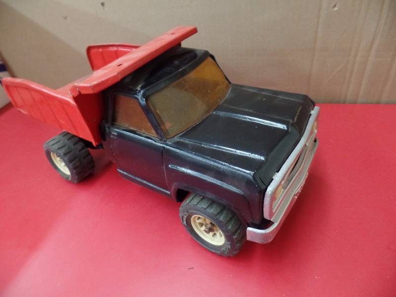 lot 107 image: Tonka Dump Truck