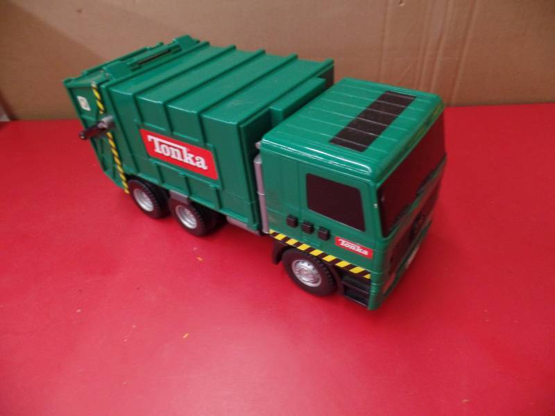 lot 110 image: Tonka Garbage Truck