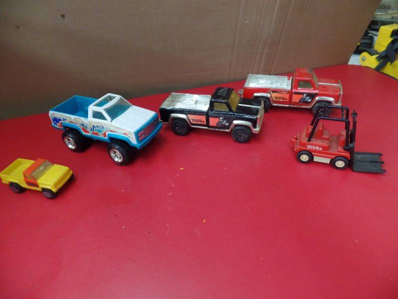 lot 111 image: 5 Tonka Vehicles