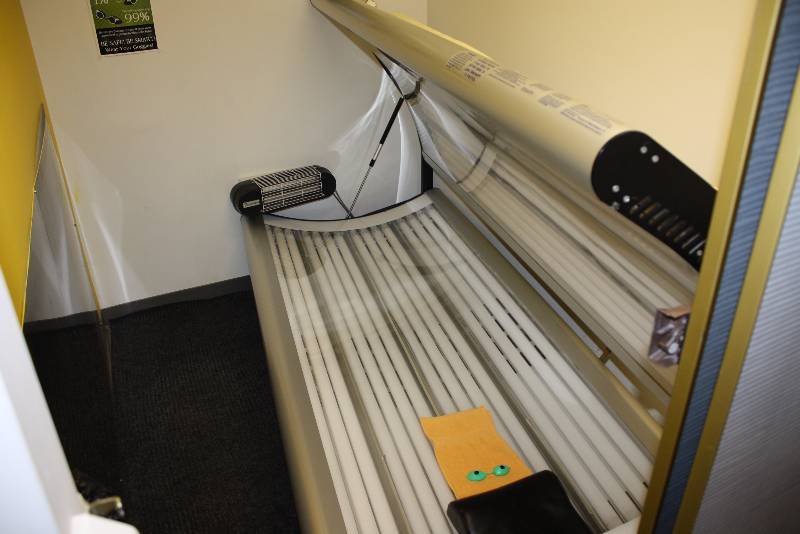 lot 1 image: Room Lot Including Puretan California 30 Tanning Bed 4620W 7537 Hours Canopy Style Curved WCords Dimensions Tanning Bed 89 x 35 x33 Fan 19 x 5 x 5 Wooden Shelf 24 x 7 Wal Mount Garbage Can 14 x 7 x4 Speakers, 5.5 x 3.5 (2).