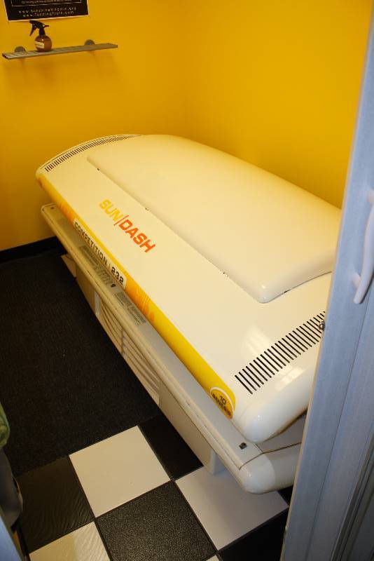 lot 15 image: Room Lot Including Sun Dash Competition 232 Tanning Booth w10 Genesis System, Serial 823239001204 3479 Hours Canopy Style Curved WCords Dimensions Mirror, 26 x 22, Tanning Bed 83 x 44 x 35 Decorative Floor RunnerRug, 84 x 24