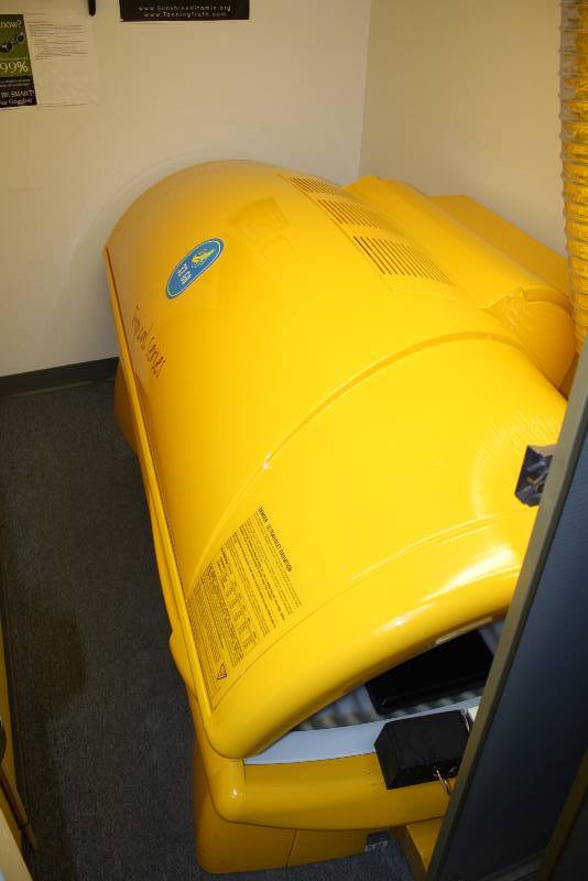 lot 17 image: Room Lot Including UWE Tropical Series 32 GB Tanning Bed, 34 total lamps, Adjustable body blower, Air intake filtration, Frosted acrylics, High pressure facials, ,Frosted acrylics,Bed Dimensions 89 x 44 x 41 Shelf 24 x 7  Garbage Can Speakers