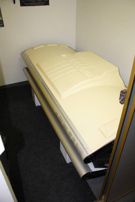 lot 18 image: Room Lot Including Puretan California 30 Tanning Bed 4620W 7373.1 Hours Canopy Style Curved WCords Dimensions Tanning Bed 89 x 35 x33 Wooden Shelf 24 x 7 Wall Mount Garbage Can 14 x 7 x4 Speakers, 5.5 x 3.5 (2) Rug 89 x 26.