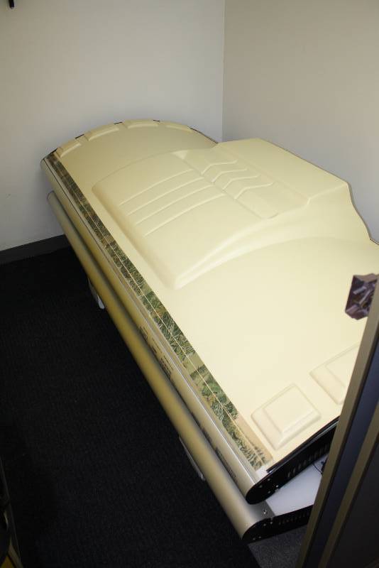 lot 22 image: Room Lot Including Puretan California 30 Tanning Bed 4620W 8433 Hours Canopy Style Curved WCords Dimensions Tanning Bed 89 x 35 x33 Wooden Shelf 24 x 7 Wall Mount Garbage Can 14 x 7 x4 Speakers, 5.5 x 3.5 (2) Rug 89 x 26.