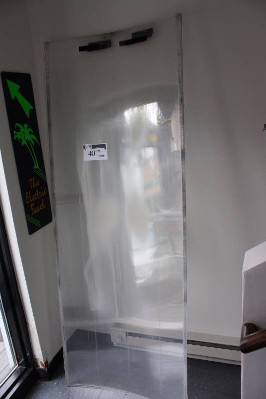 lot 40 image: Lot of (4) Curved Glass Panes 31 x 82.