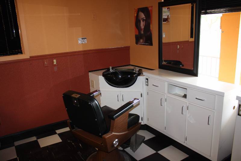 lot 29 image: Corner Room Lot Including Koken Barbers Seat, Motorized & Operational Includes Sink, Mirror & Cupboards 49 x 14 x 37 Cupboard 29 x 38 Mirror 33 x 33 x 35 Sink 26 x 33 x 36 Chair Requires Tools For Removal.