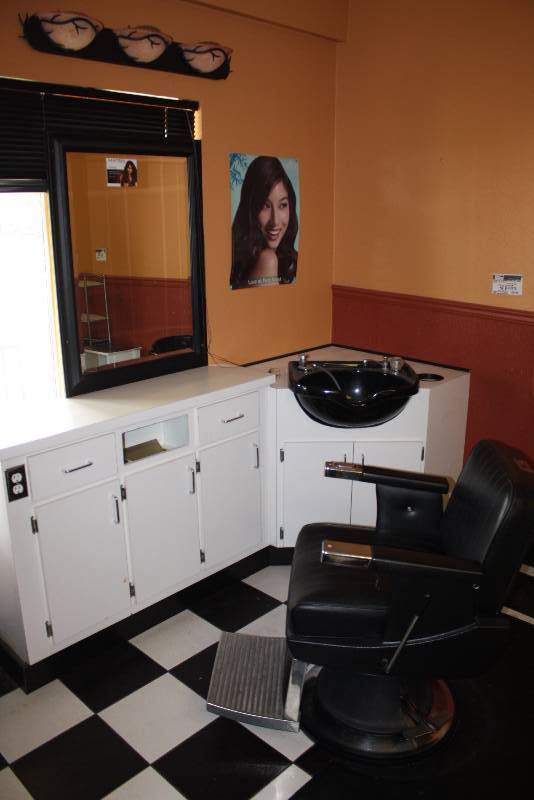 lot 30 image: Corner Room Lot Including Koken Barbers Seat, Motorized & Operational Includes Sink, Mirror & Cupboards 49 x 14 x 37 Cupboard 29 x 38 Mirror 33 x 33 x 35 Sink 26 x 33 x 36 Chair Requires Tools For Removal.