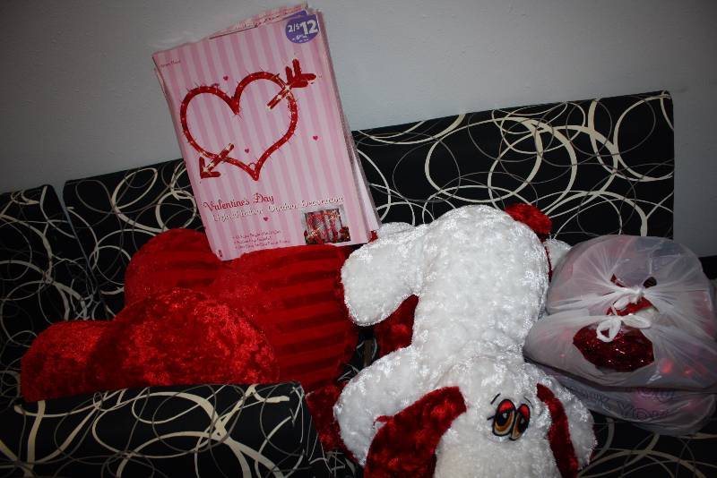 lot 49 image: Valentines Lot Including Bags (2) Stuffed Animals (4) Lighted Hearts (2).