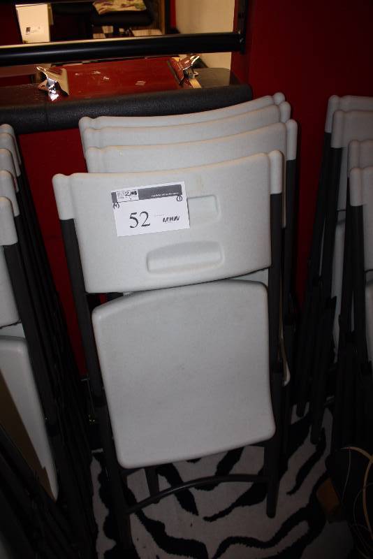 lot 52 image: Lot of (4) Plastic Folding Chairs wWhite Seats & Black Frames.