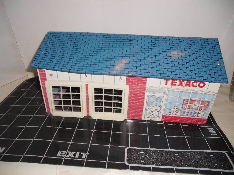 lot 22 image: Mid-Century Boy Toys -  Tin Texaco Gas Station  Gilbert Erector Set  Breyer Horses  Jocko Puppet