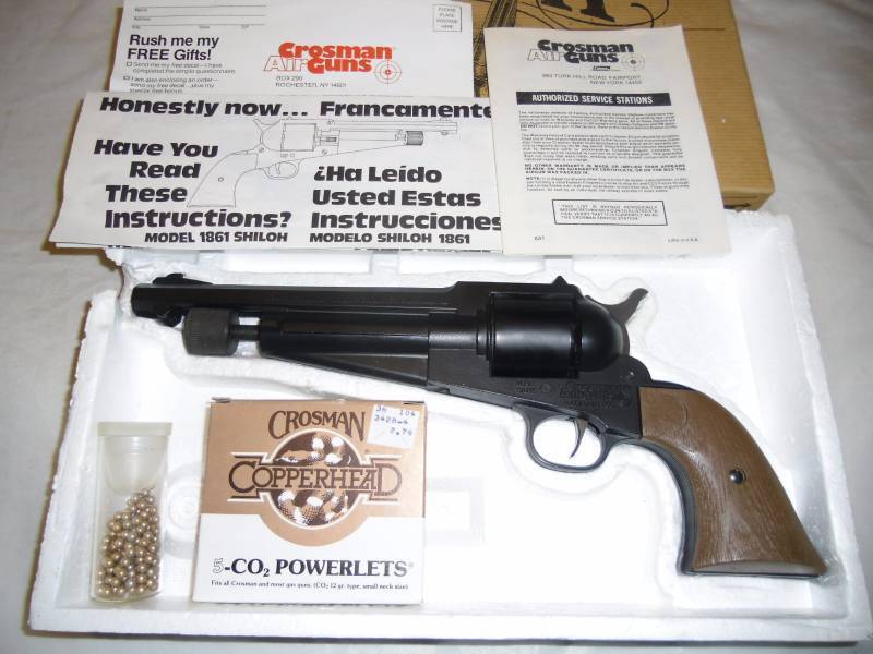 lot 24 image: Crosman Shiloh #1861 Revolver CO2  Pellet  BB  Gun