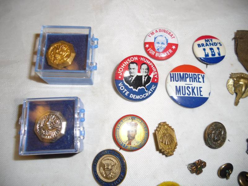 lot 28 image: Collection Vintage Pin backs and Buttons - LBJ, Humphrey, 1940 Elephant Head GOP, American Legion,4H, Archie Bunker