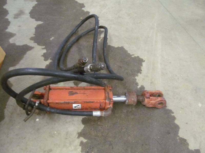 lot 10 image: Hydraulic Cylinder