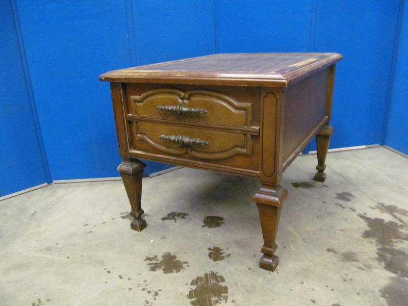 lot 12 image: End table