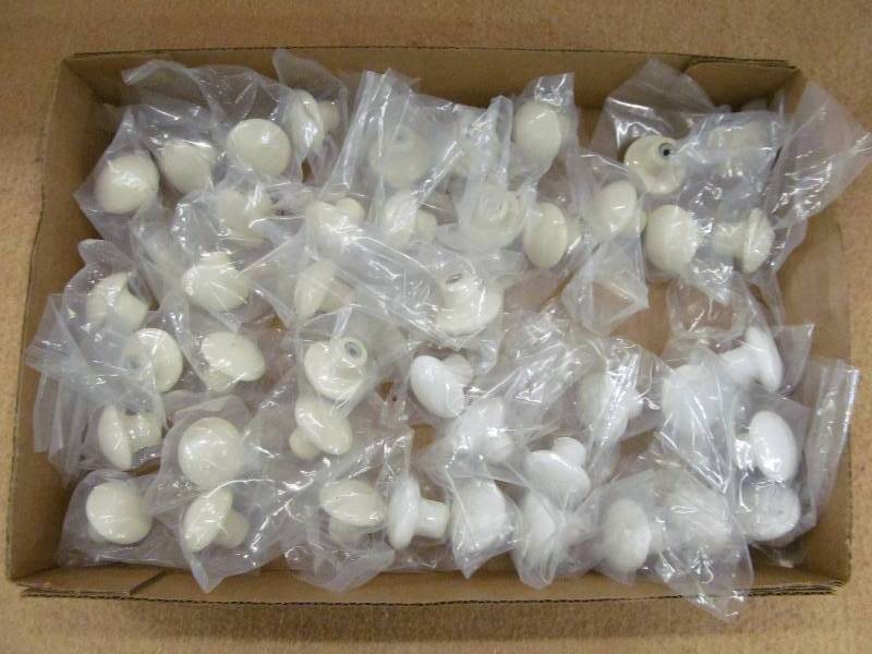 lot 17 image: Pulls