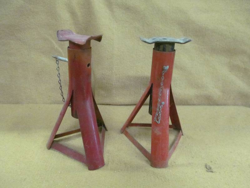lot 28 image: Jack Stands