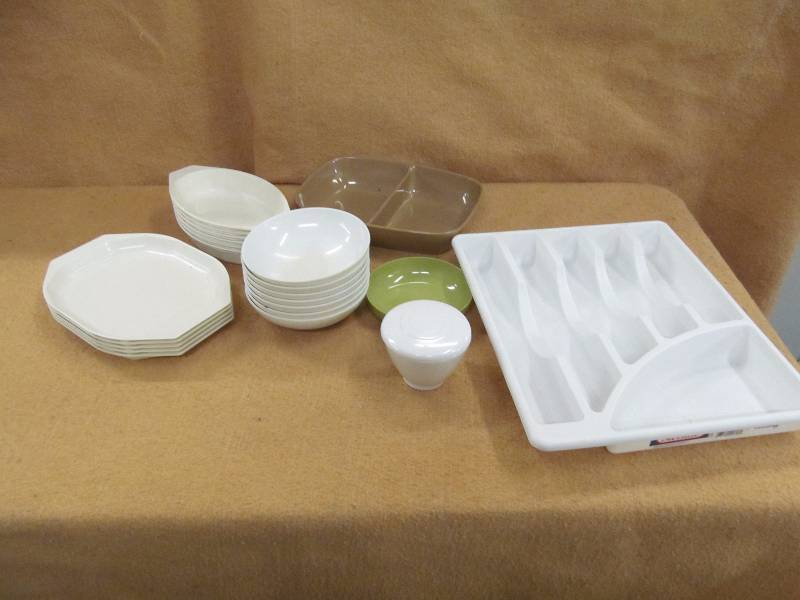 lot 30 image: Dishes