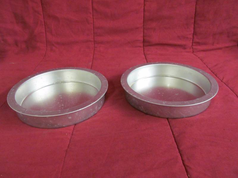 lot 58 image: Cake Pans