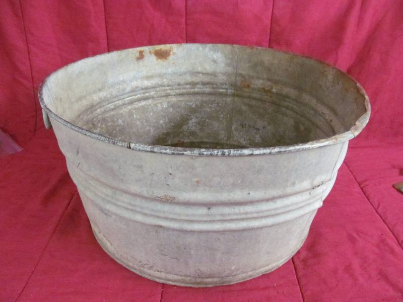 lot 81 image: Vintage wash tub