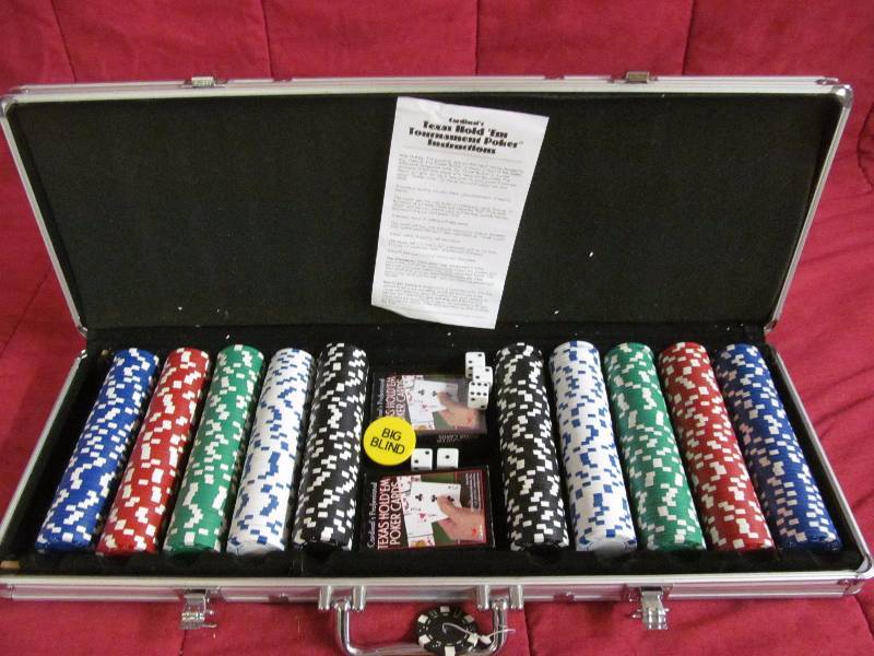 lot 86 image: Poker set