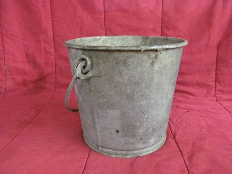 lot 88 image: Vintage Bucket