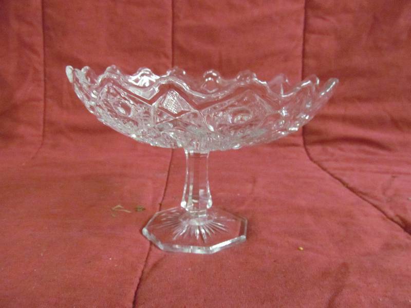 lot 93 image: Candy dish