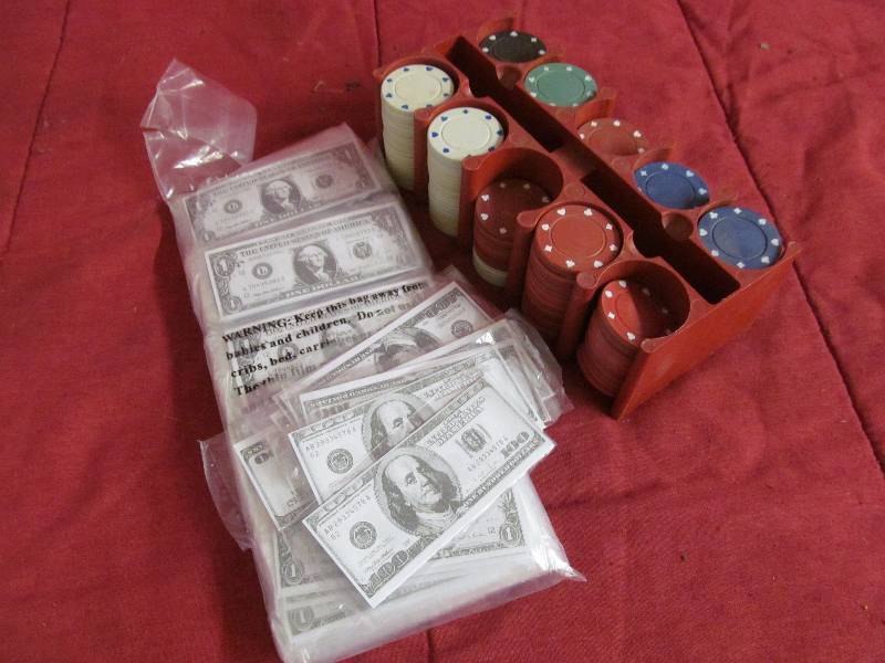lot 95 image: Poker chips