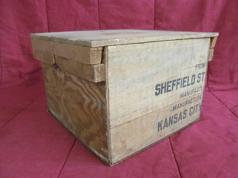 lot 97 image: Shipping crate