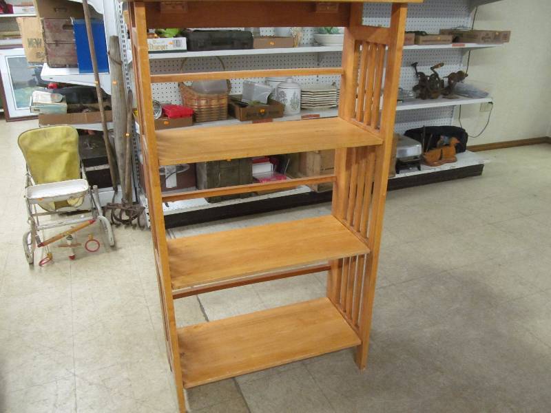 lot 99 image: Book shelf