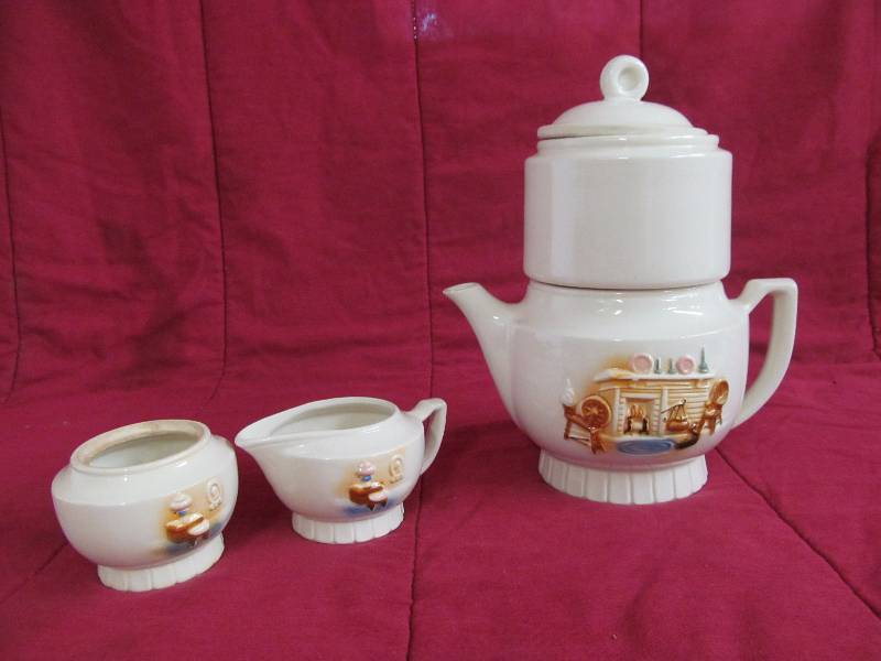 lot 101 image: Tea Pot