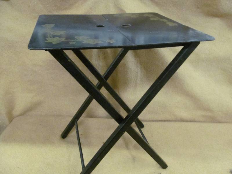 lot 115 image: TV tray