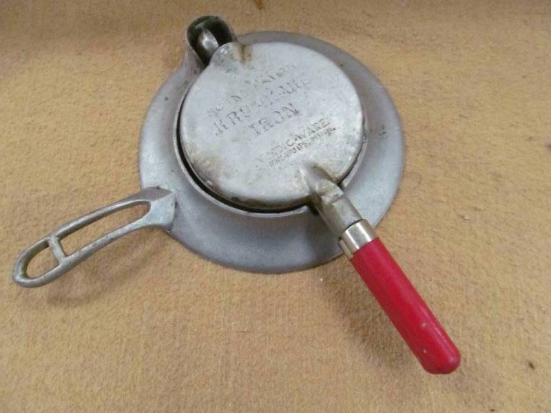 lot 117 image: Krum Kake iron