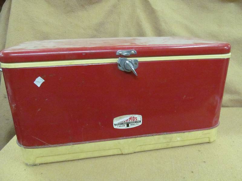 lot 121 image: Vintage cooler